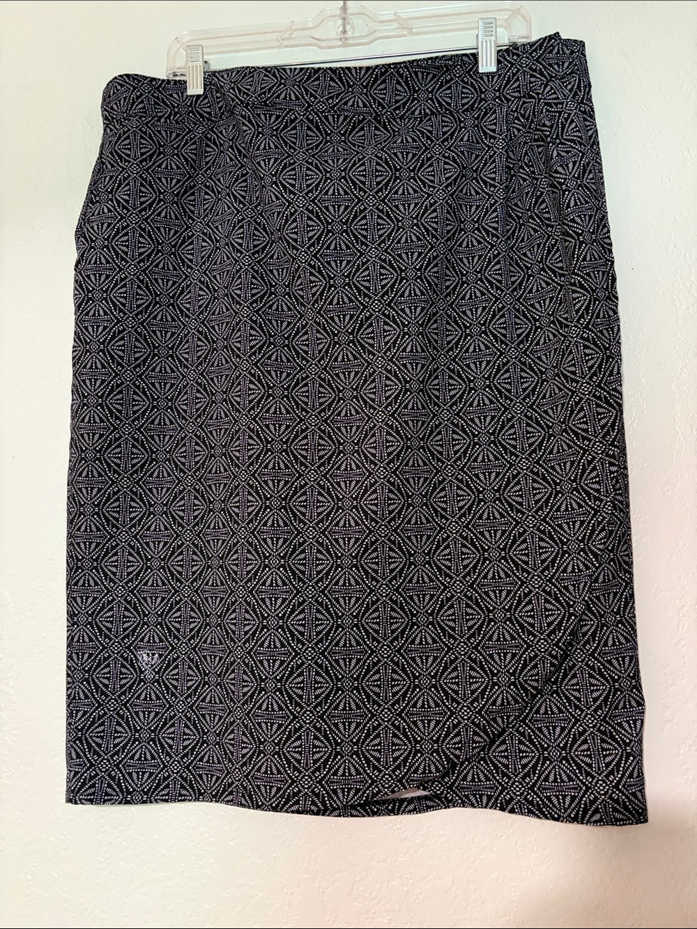 Ripskirt Hawaii Black and White Geometric Pencil Skirt quick dry sport travel